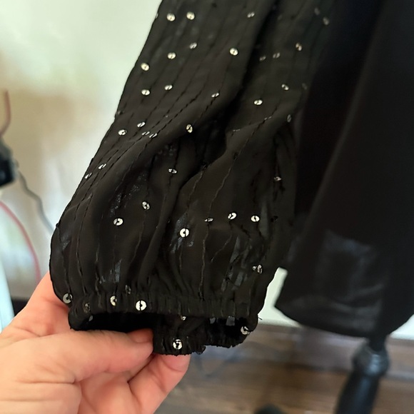 Chic and fun plus top-New without tag! - Picture 2 of 4